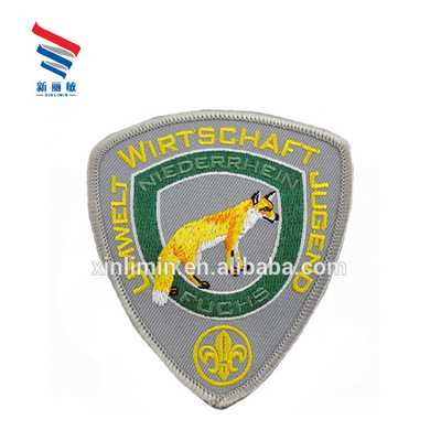 Custom Logo Woven Cotton/Twill Yarns Patches for School Club Promotion